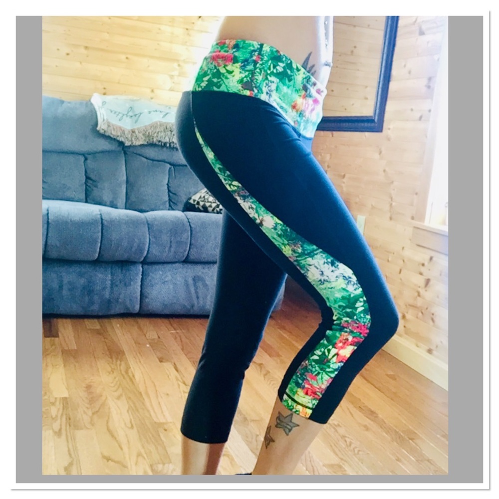 Athleta capri pants floral yoga small